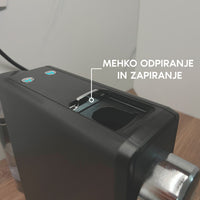 Compact capsule coffee machine
